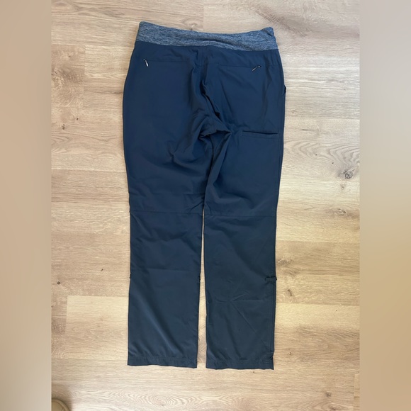 Duluth Trading Armachillo cooling hiking pants size 10x31 - Picture 3 of 5